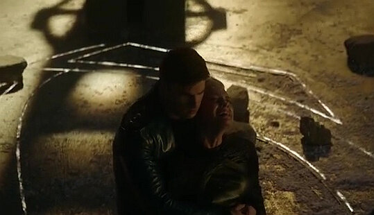 Cameron Cuffe, Wallis Day, Krypton S02E07