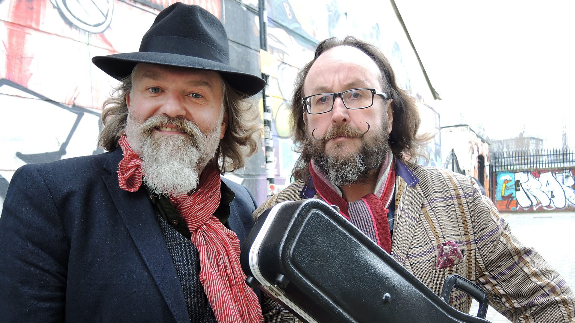 The Hairy Bikers' Pubs That Built Britain S1 E10 – East End London