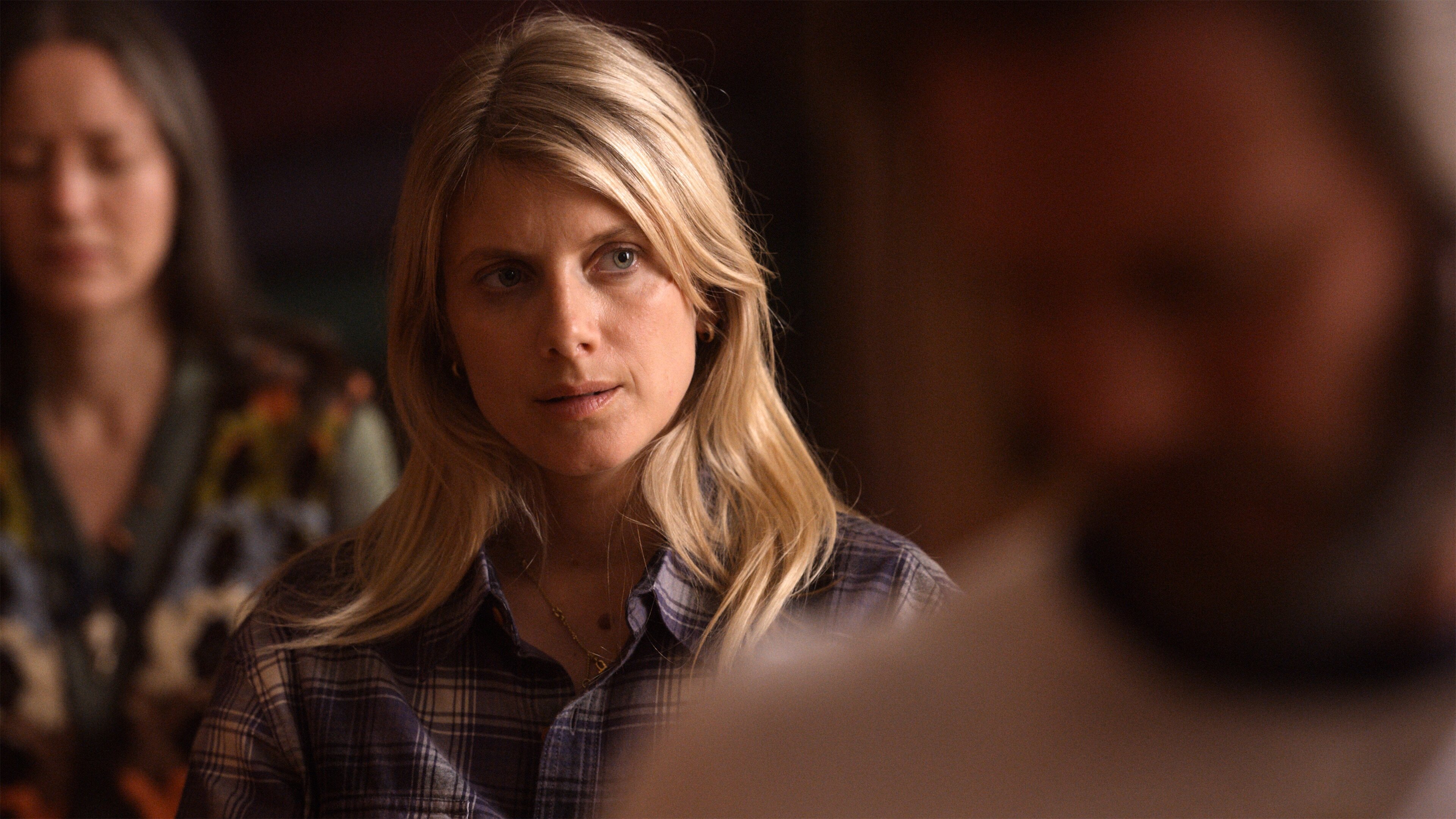 Маленькая Америка сериал. Сезоны в Америке. Сериал мелкая. Melanie Laurent.