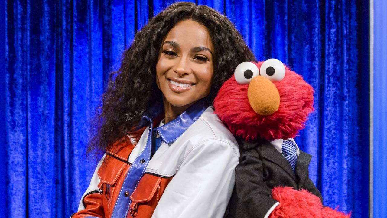 The Not Too Late Show with Elmo S1 E13 – Jason Sudeikis / Ciara