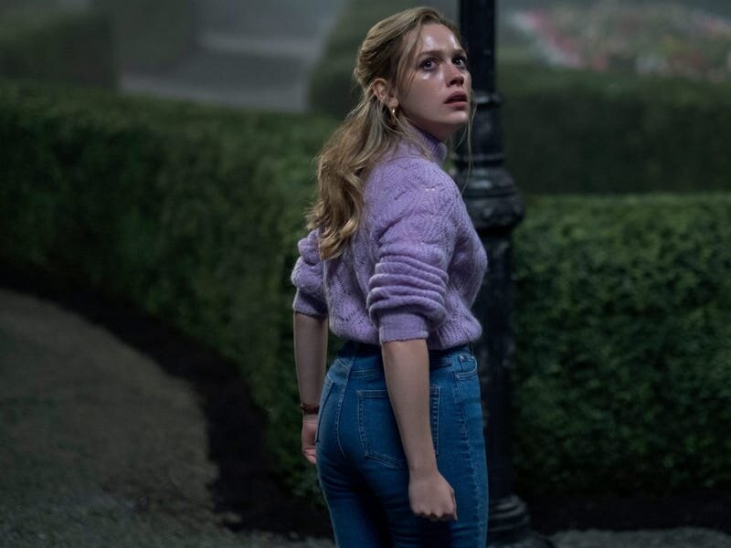 Madelyn Cline as Sarah Cameron