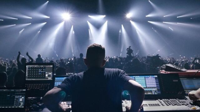 &Music S1 E01 – Light & Music