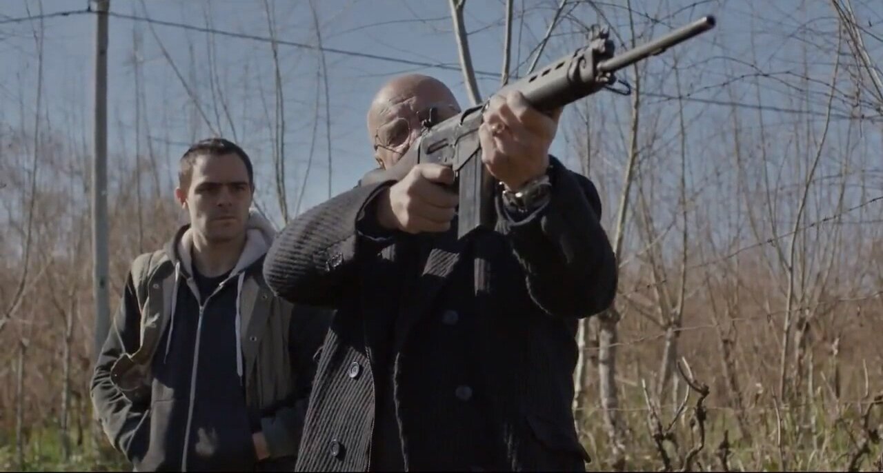 Un gallo para Esculapio S2 E05 – Sin bandera