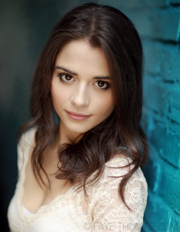 Stephanie Leonidas