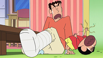 Crayon Shin-chan S2015 E14 – ~Fracture Daddy~ Remove Gipsum / Shinobu-chan and Caretaker