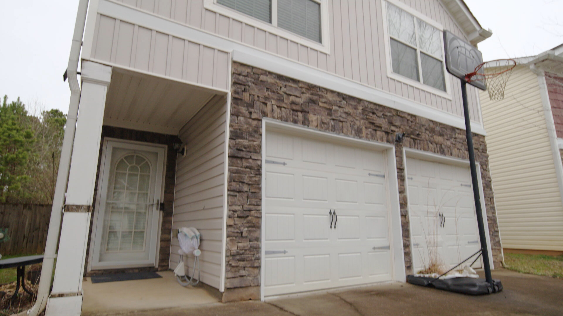 Sell This House S2 E04 – Worn Out in Woodstock