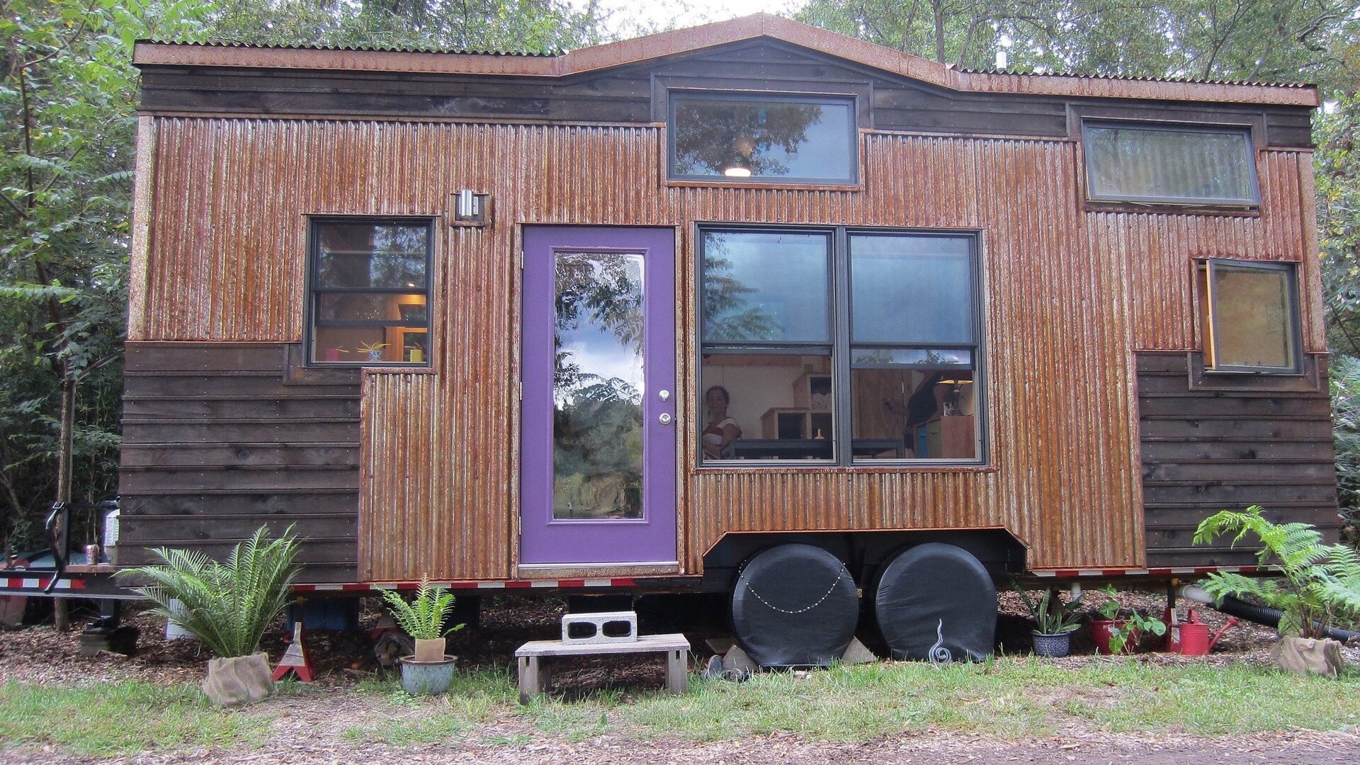 Tiny House Hunters S3 E04 – Fresh Start in Asheville