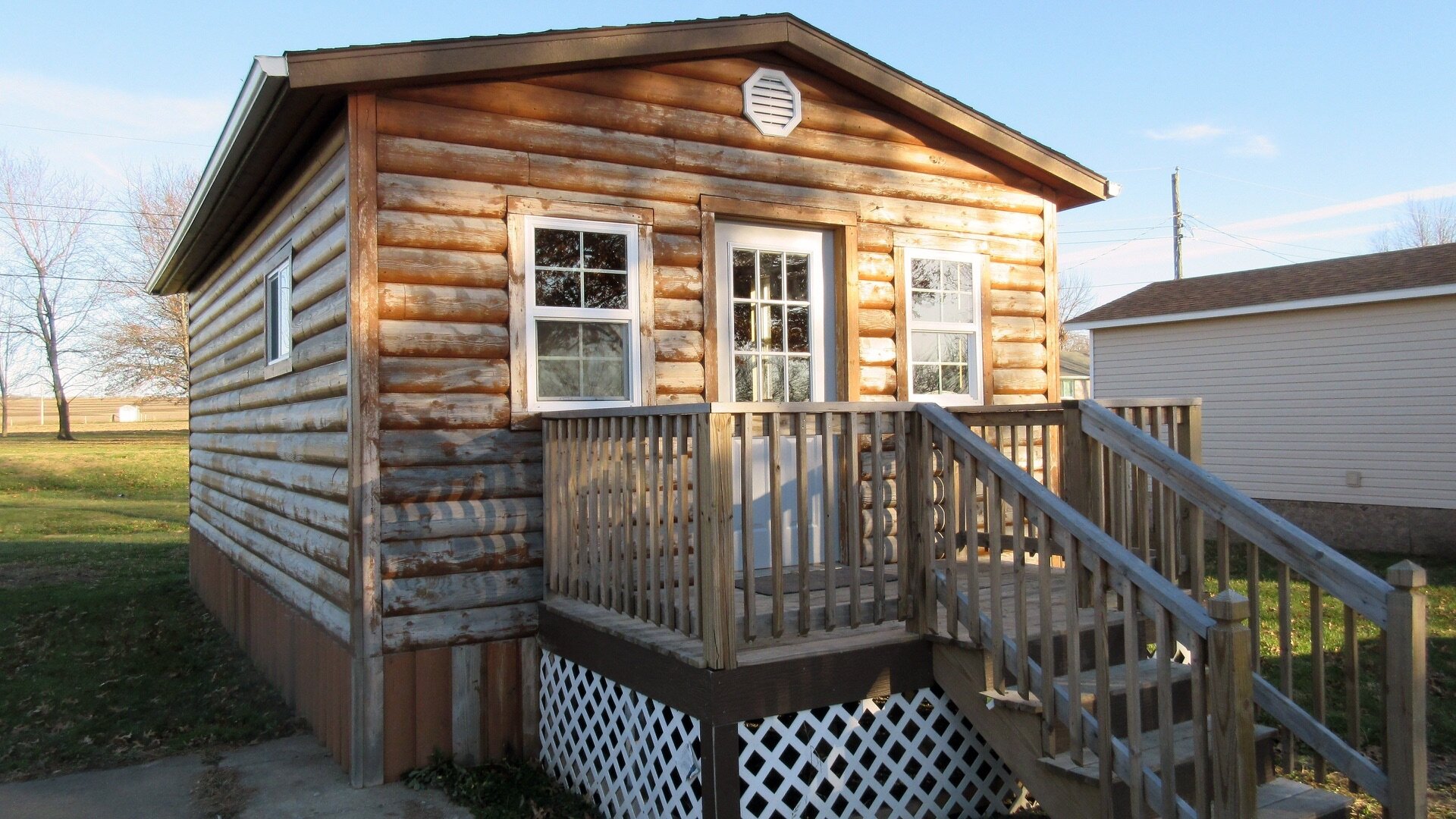 Tiny House Hunters S3 E11 – Minimalist Couple Goes Tiny