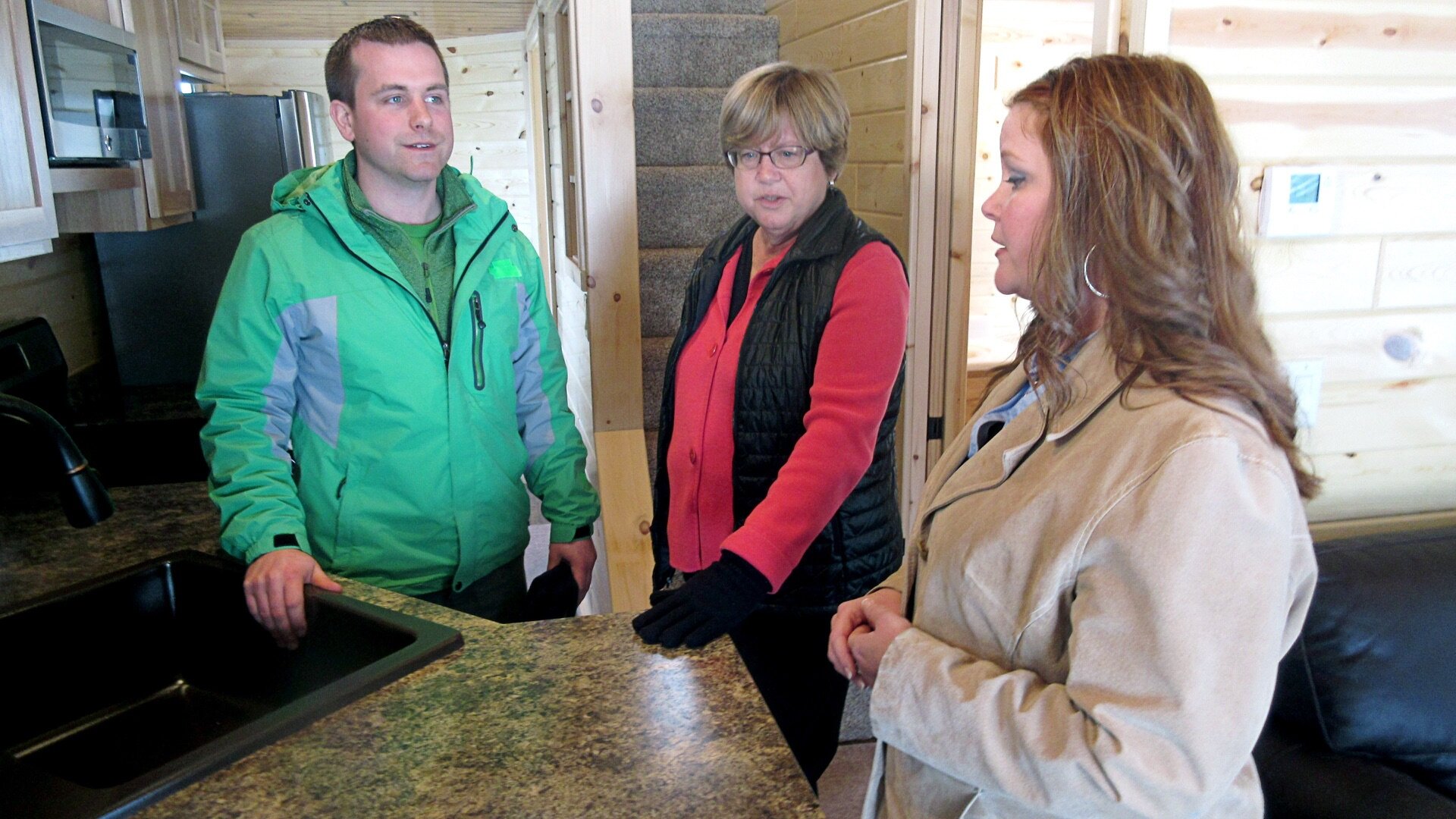 Tiny House Hunters S3 E24 – Graduating to a Tiny House