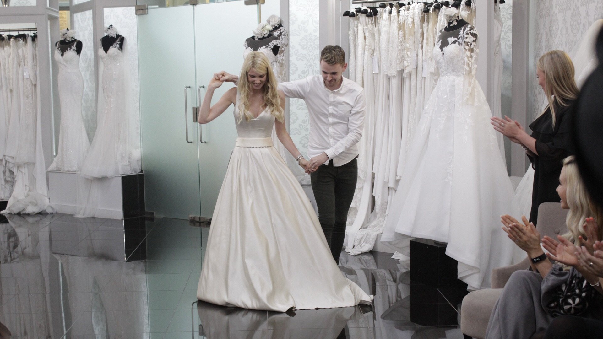 Say Yes to the Dress UK S4 E23 – Opinionated Entourage