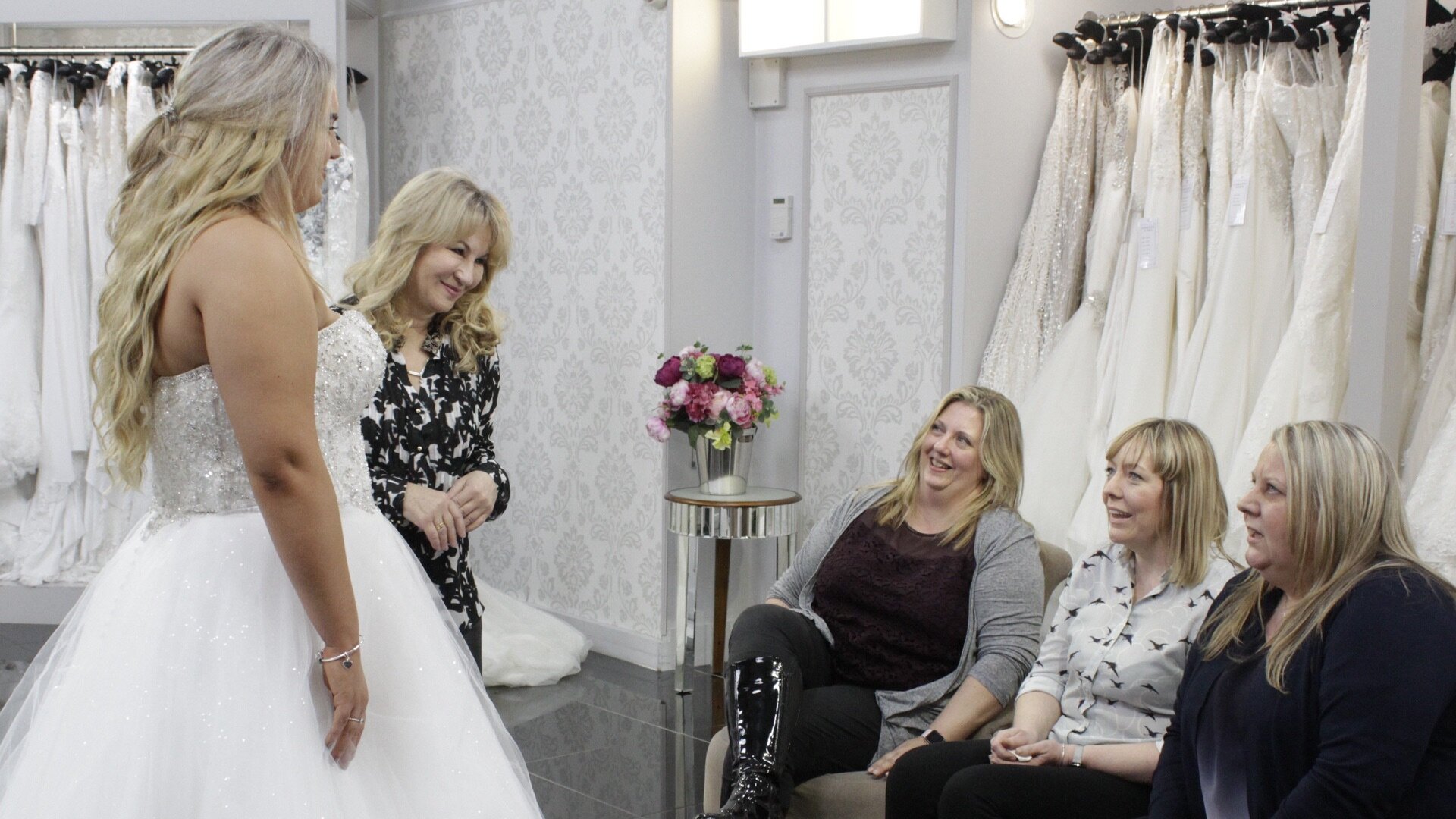 Say Yes to the Dress UK S4 E28 – Bling's the Thing