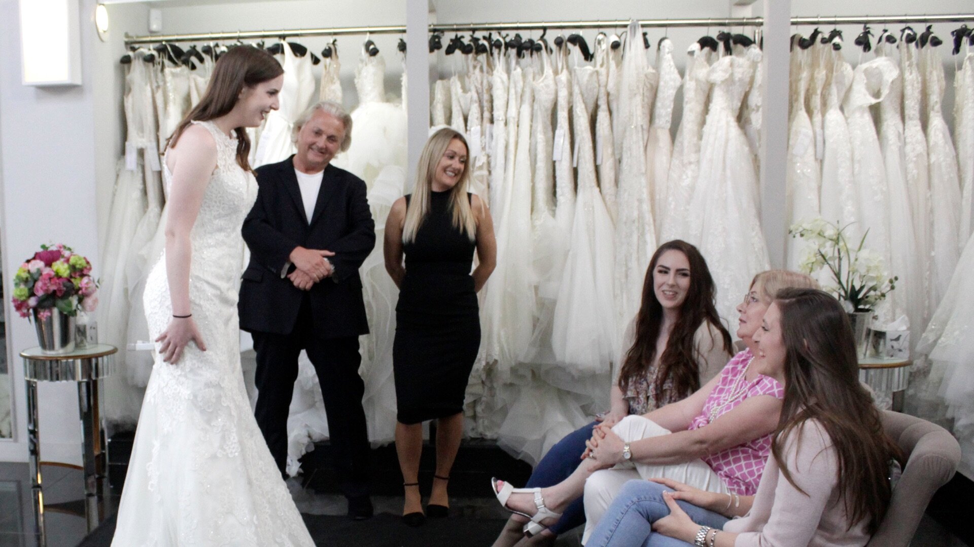 Say Yes to the Dress UK S4 E29 – Entourage