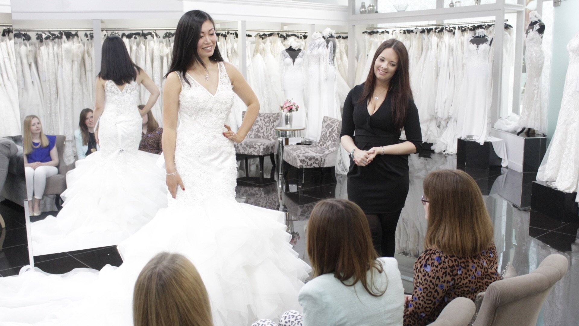 Say Yes to the Dress UK S4 E33 – Glam vs. Traditional