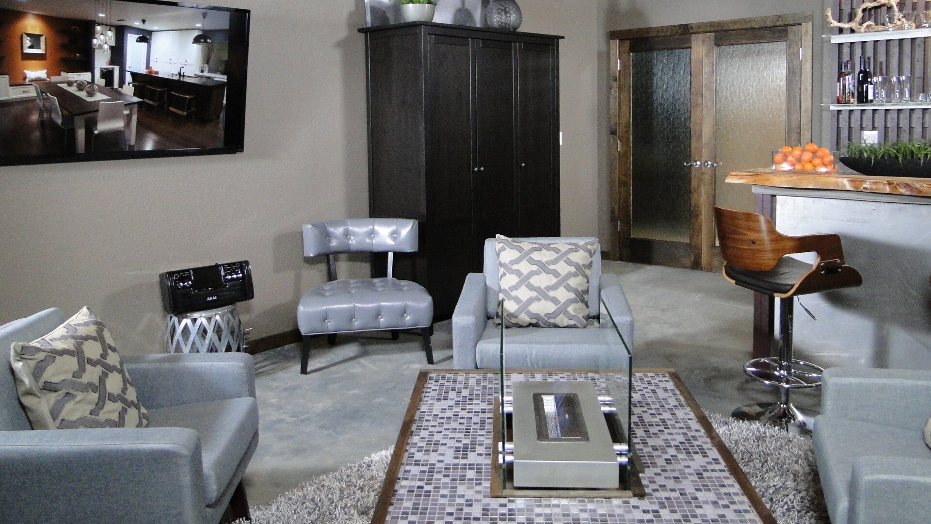 House Crashers S8 E09 – Stacked Book Bar