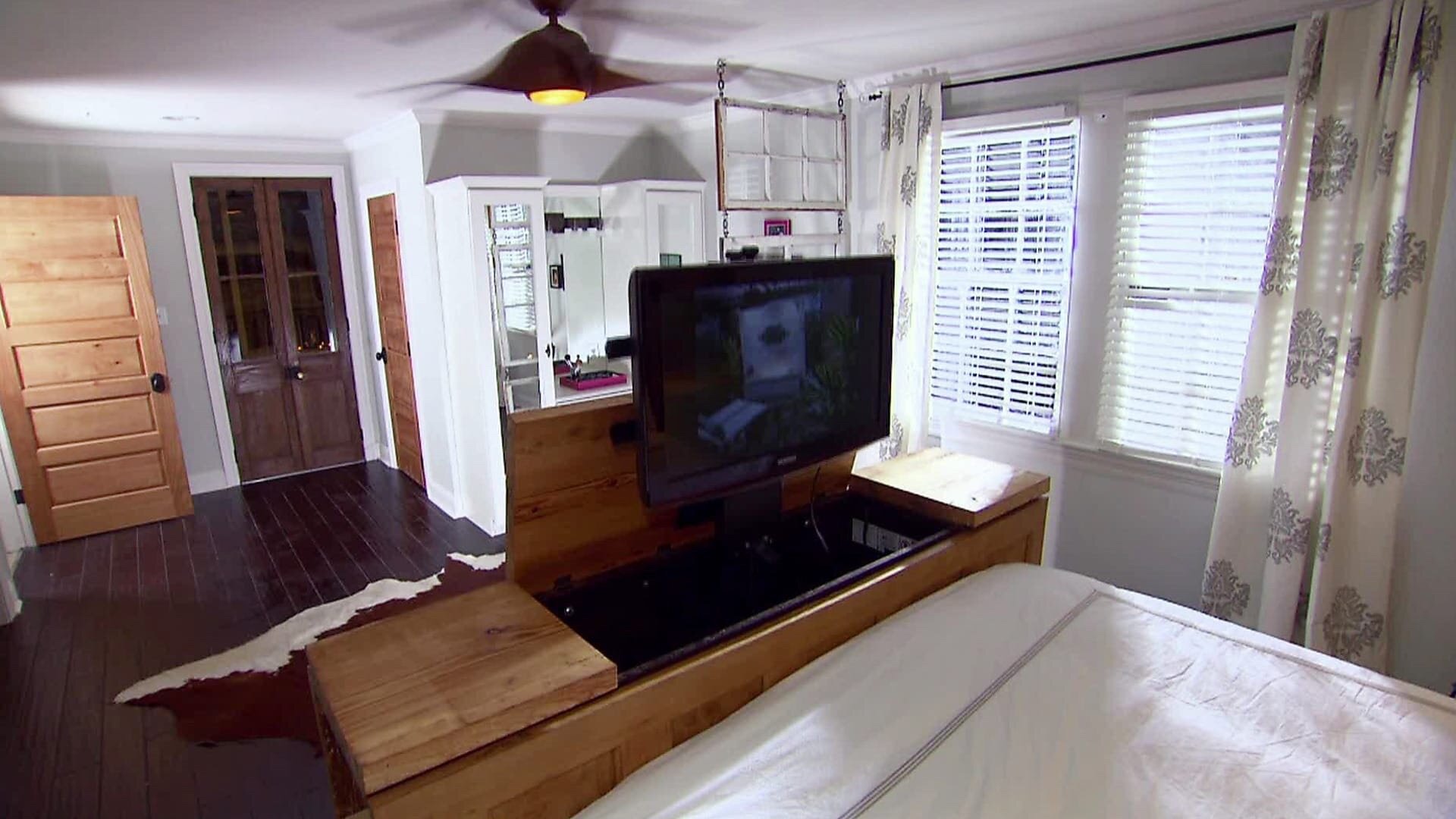House Crashers S8 E11 – New Orleans Master Retreat