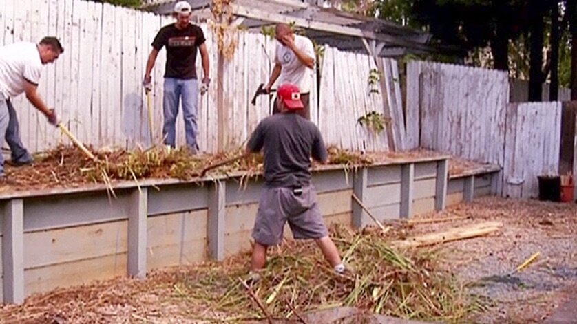 Yard Crashers S2 E08 – Gravel Table