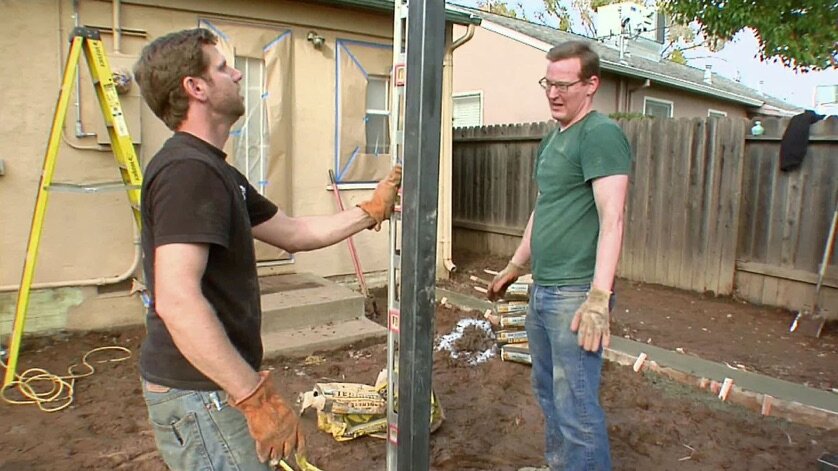 Yard Crashers S3 E04 – Colorful Steel Arbor