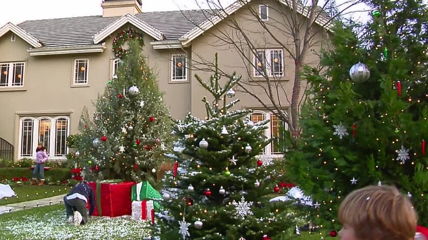 Yard Crashers S3 E13 – Holiday Lights