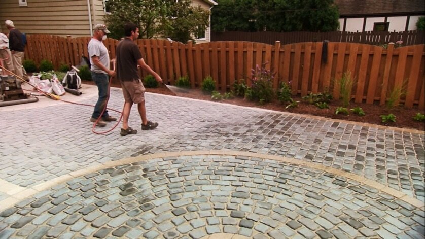 Yard Crashers S4 E02 – Cobble Driveway Patio