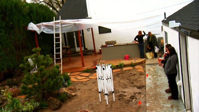 Yard Crashers S4 E06 – A River Runs Through It