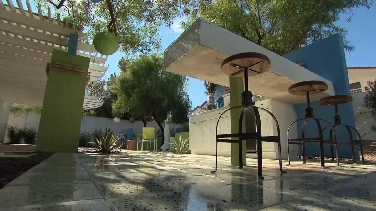Yard Crashers S7 E05 – Surfer Shangri-La