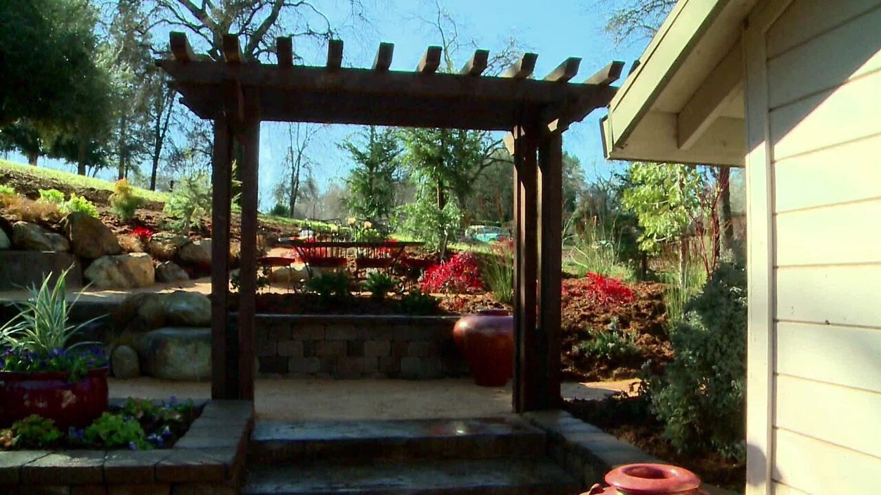 Yard Crashers S7 E13 – Hillside Terrace