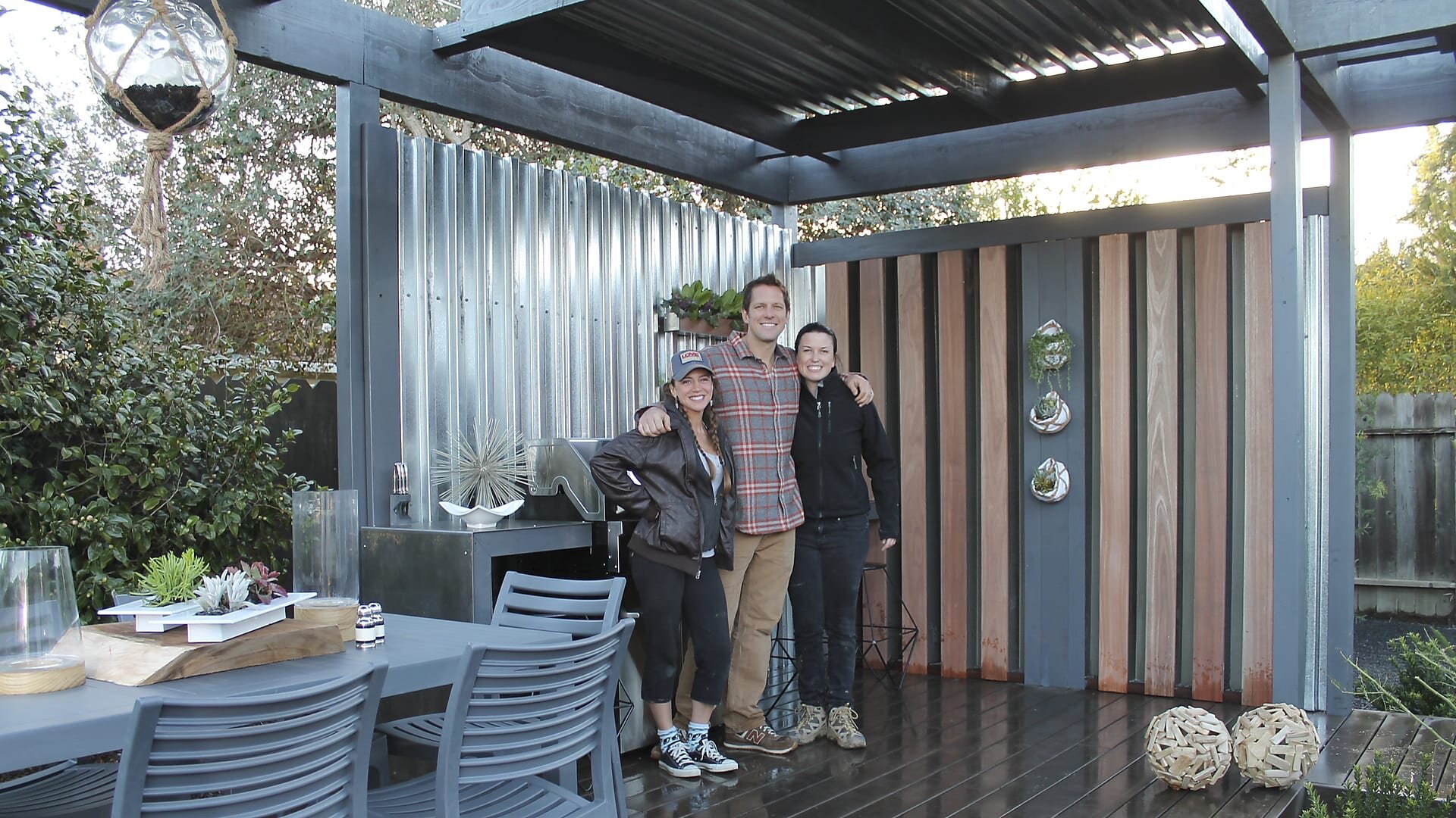 Yard Crashers S16 E07 – Midcentury Modern Revival