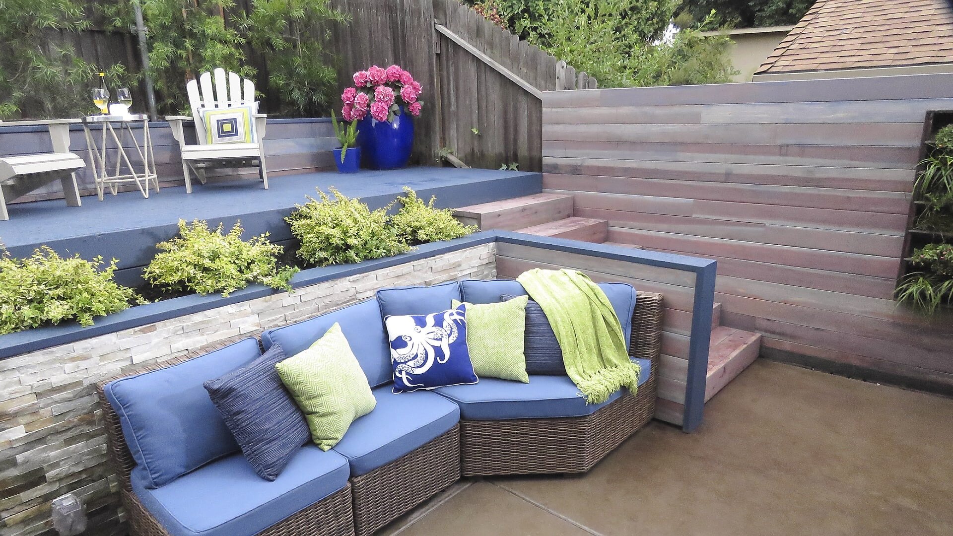 Yard Crashers S16 E08 – Hillside Party Hot Tub