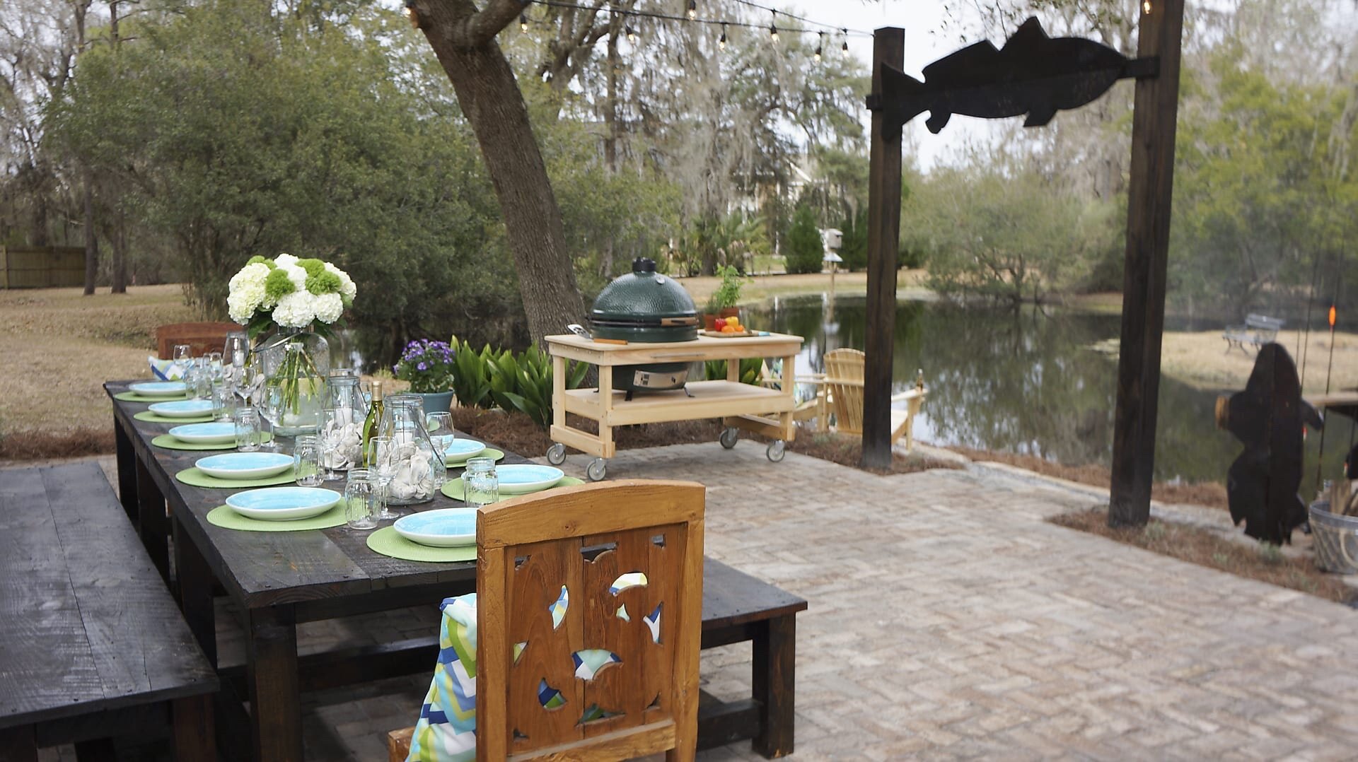 Yard Crashers S16 E09 – Traditional Charleston Courtyard