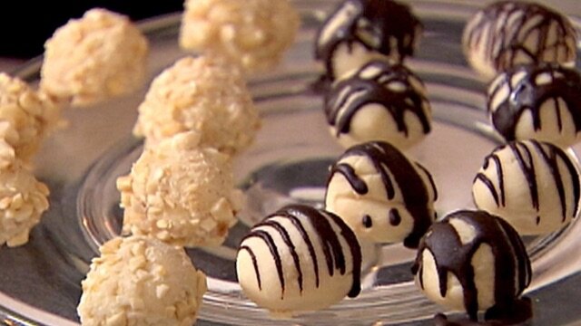 Barefoot Contessa S7 E09 – Black and White Party