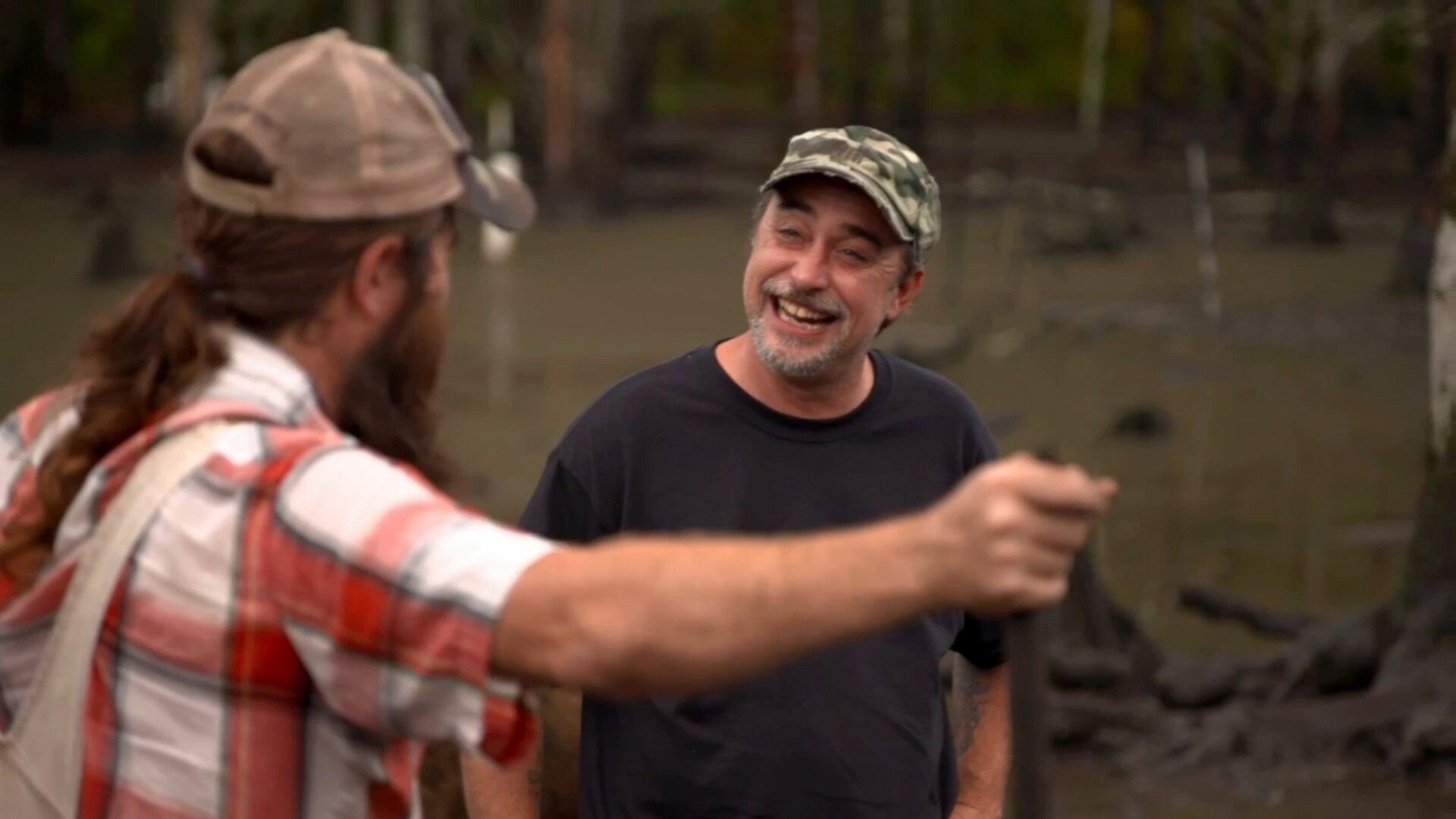 Moonshiners: Smoke Ring S1 E01 – Carolina Whole Hog
