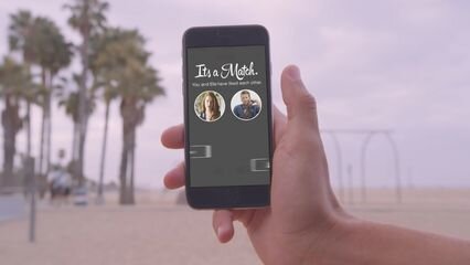 Telefacts S2021 E14 – Tinder, een jachtterrein voor seksroofdieren