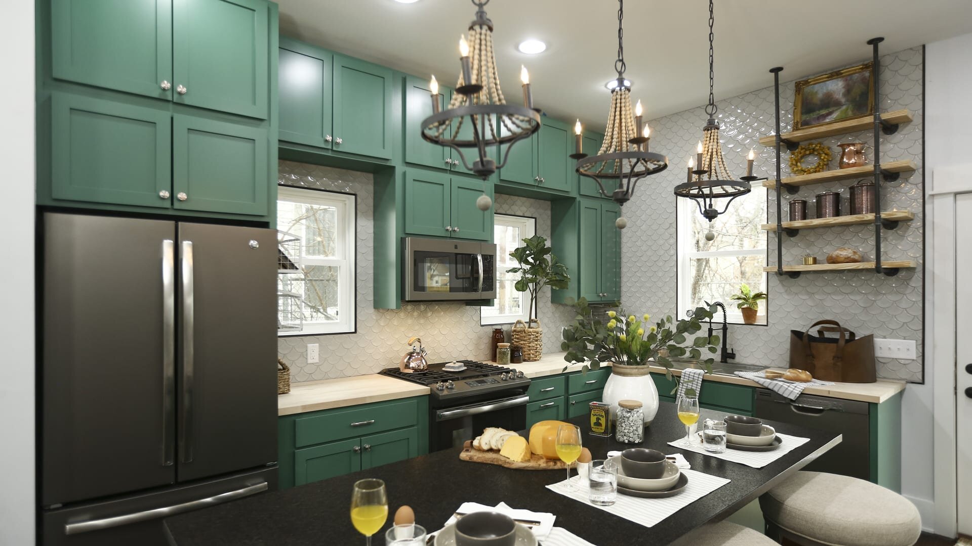 Good Bones S4 Special – Down to the Studs: First House on the Block