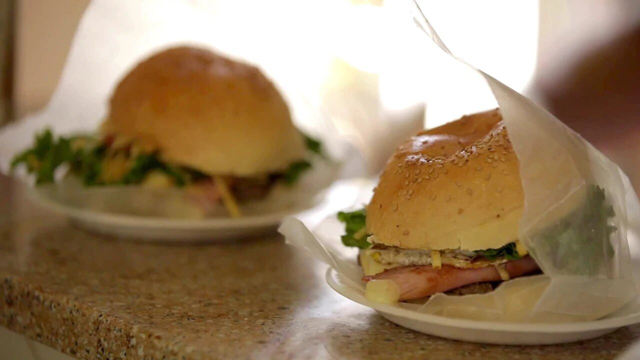 Burger Land S1 E01 – New Jersey Sliders