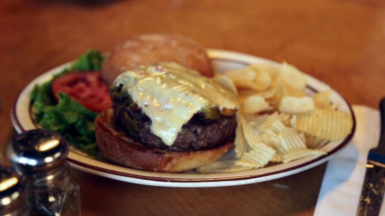 Burger Land S1 E07 – New Mexico's Green Chile Cheeseburgers