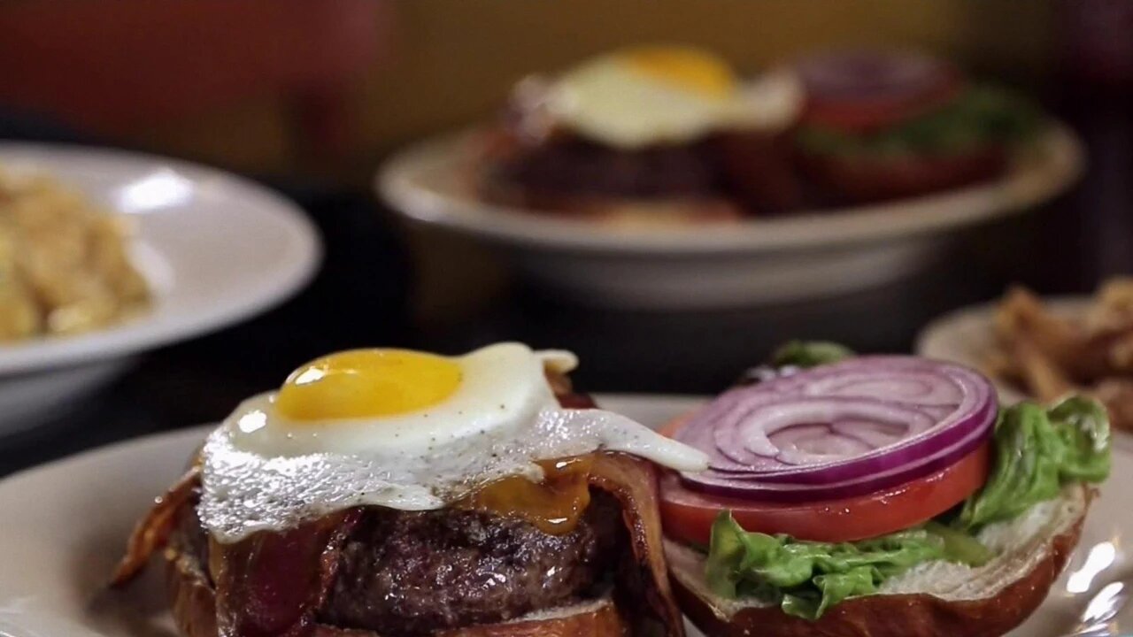 Burger Land S1 E13 – Windy City Burgers