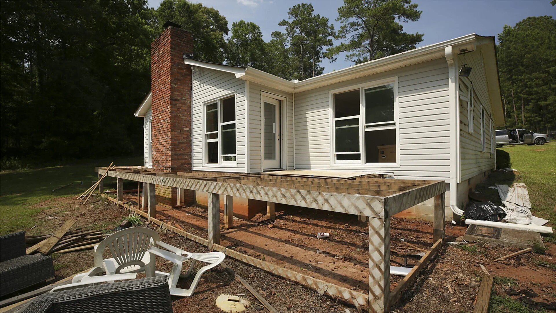 Lakefront Bargain Hunt: Renovation S2 E06 – Jackson Lake Remake
