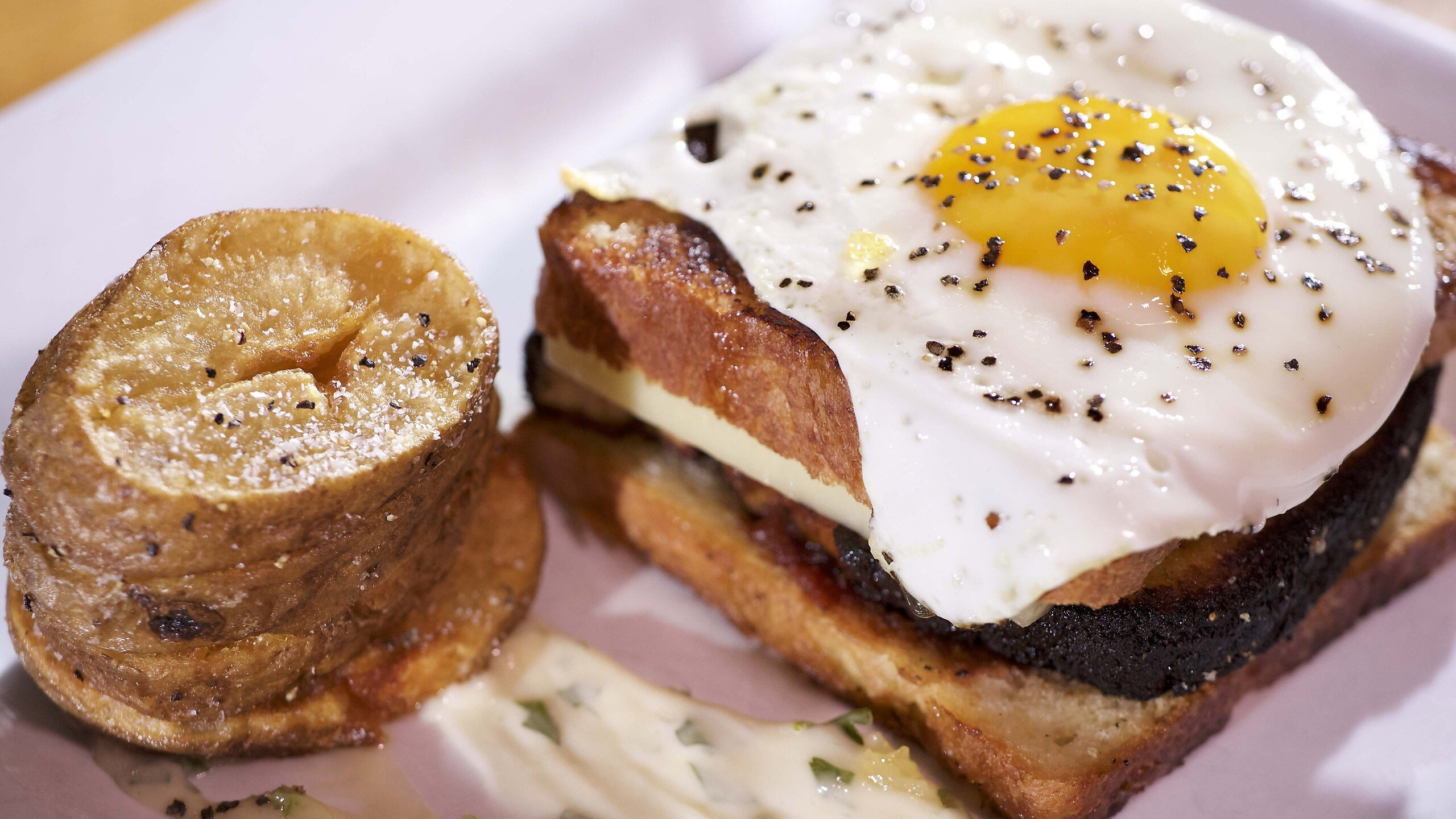 Late Nite Eats S1 E09 – Charleston