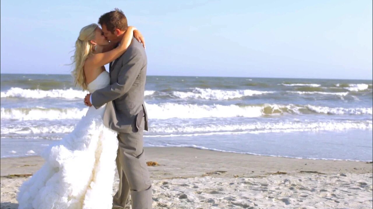 Going Yard S1 E14 – Chris & Peyton's Wedding Reception Makeover