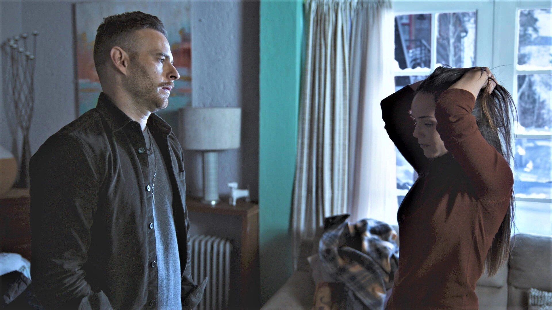 Falsa Identidad S2 E01 – Huir del presente