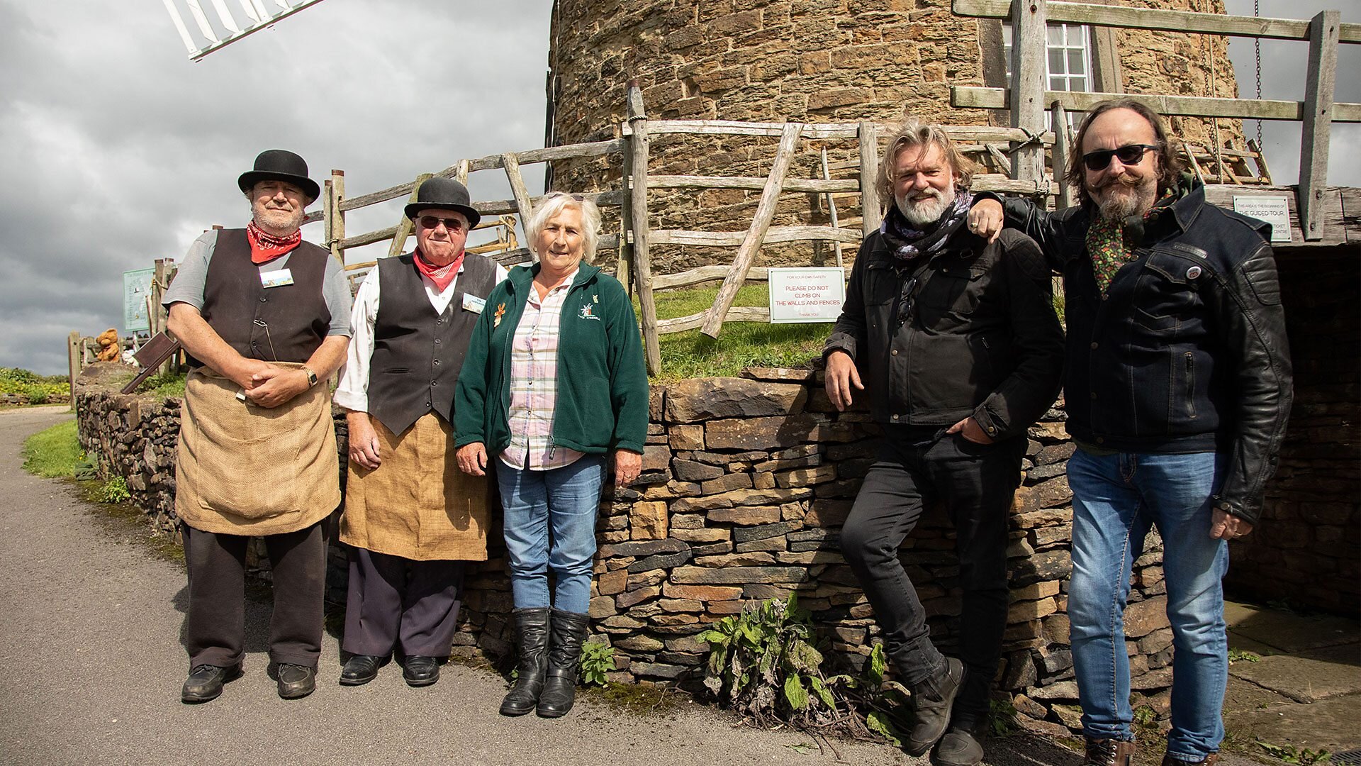 The Hairy Bikers Go North S1 E07 – The Peak District