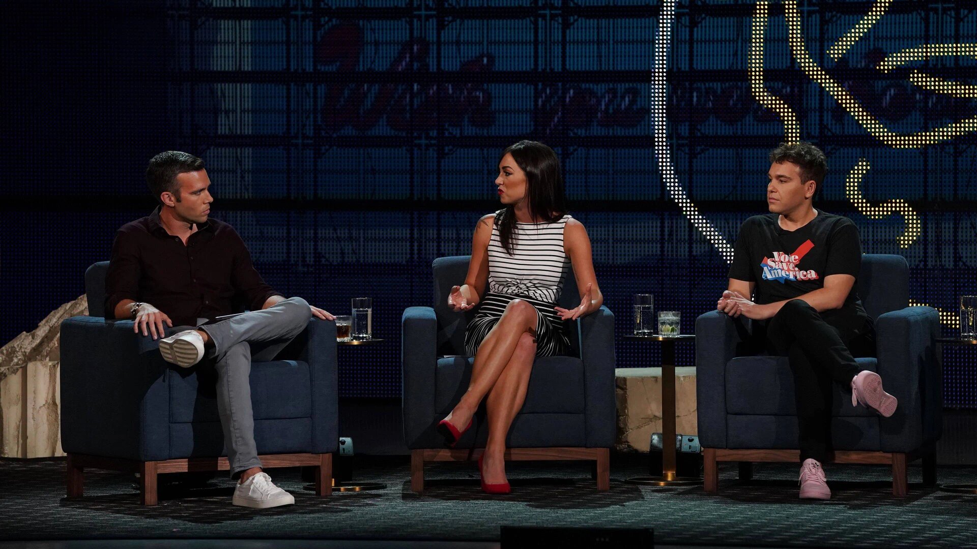 Pod Save America S2018 E01 – Miami