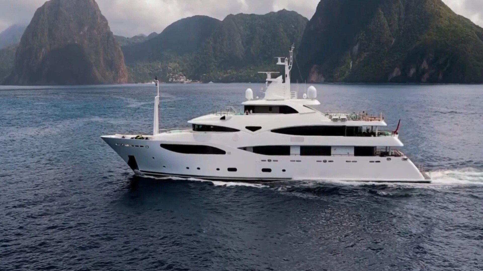 Mega Machines: Sea Giants S2 E06 – Secrets of the Superyachts