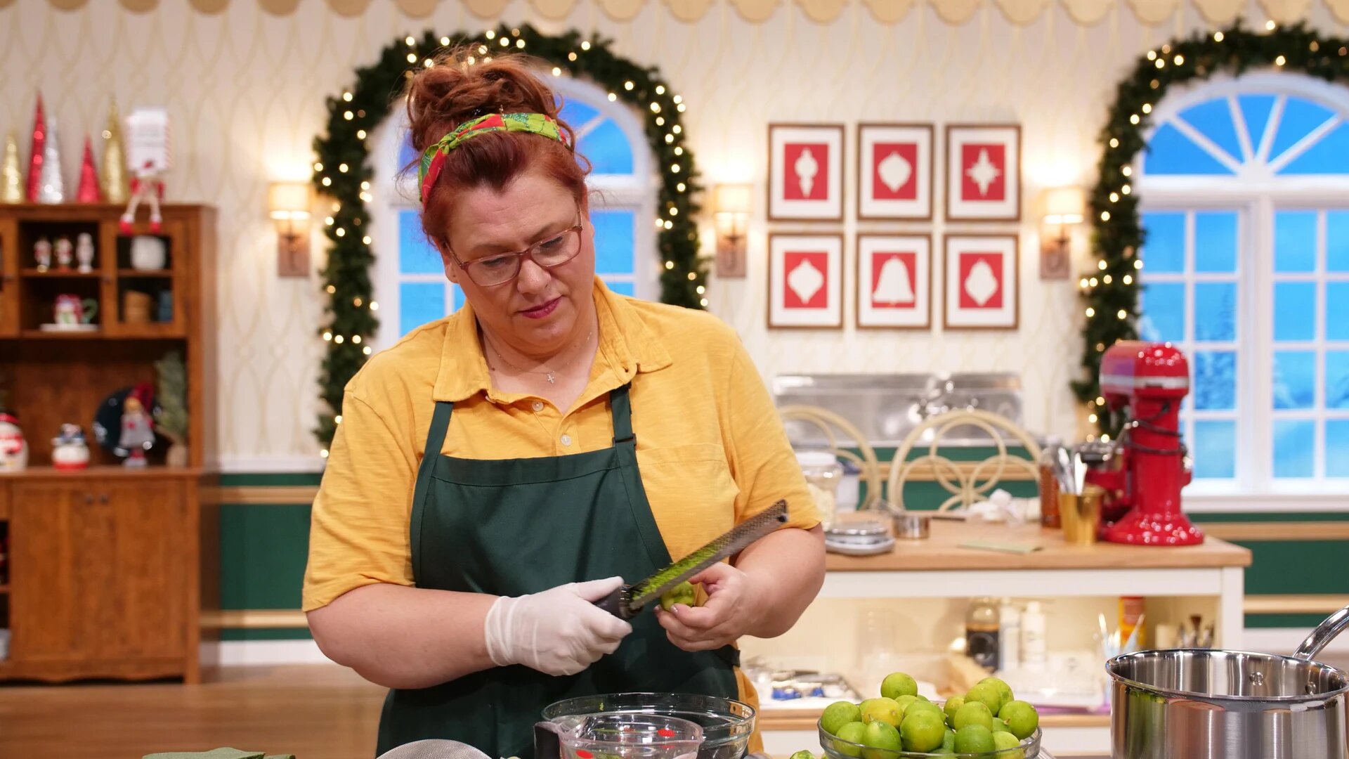 Holiday Gingerbread Showdown S2 E01 – Canine Christmas
