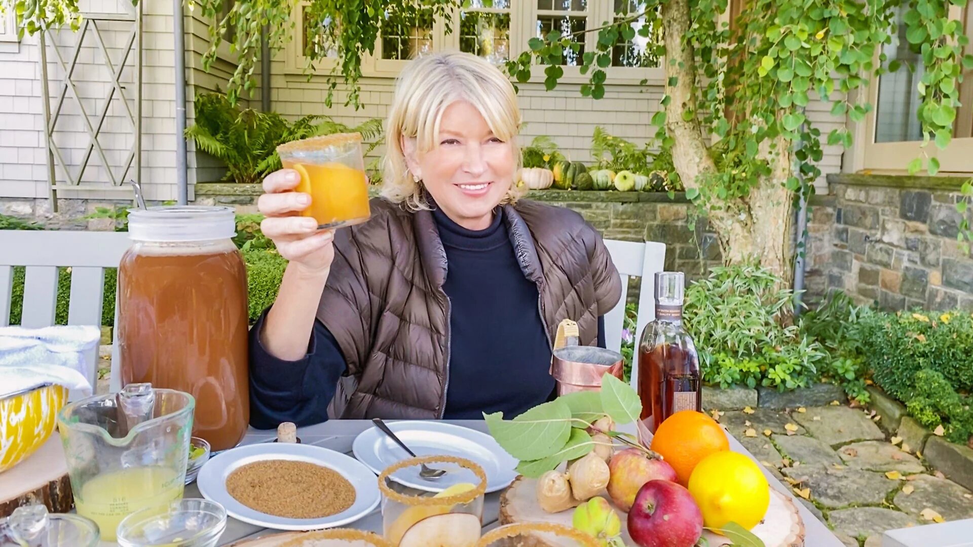 Martha Knows Best S2 E01 – The Martha Mash