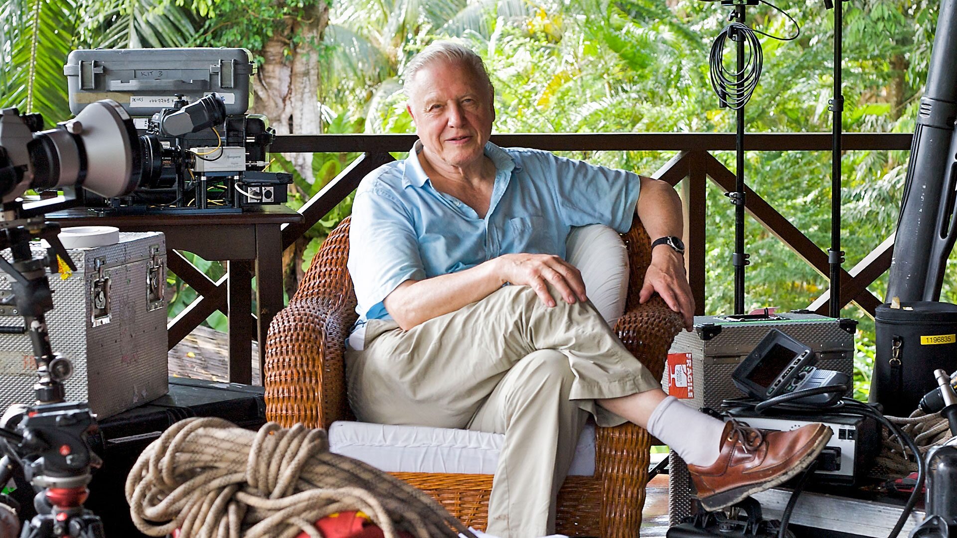 Attenborough: 60 Years in the Wild S1 E01 – Life on Camera