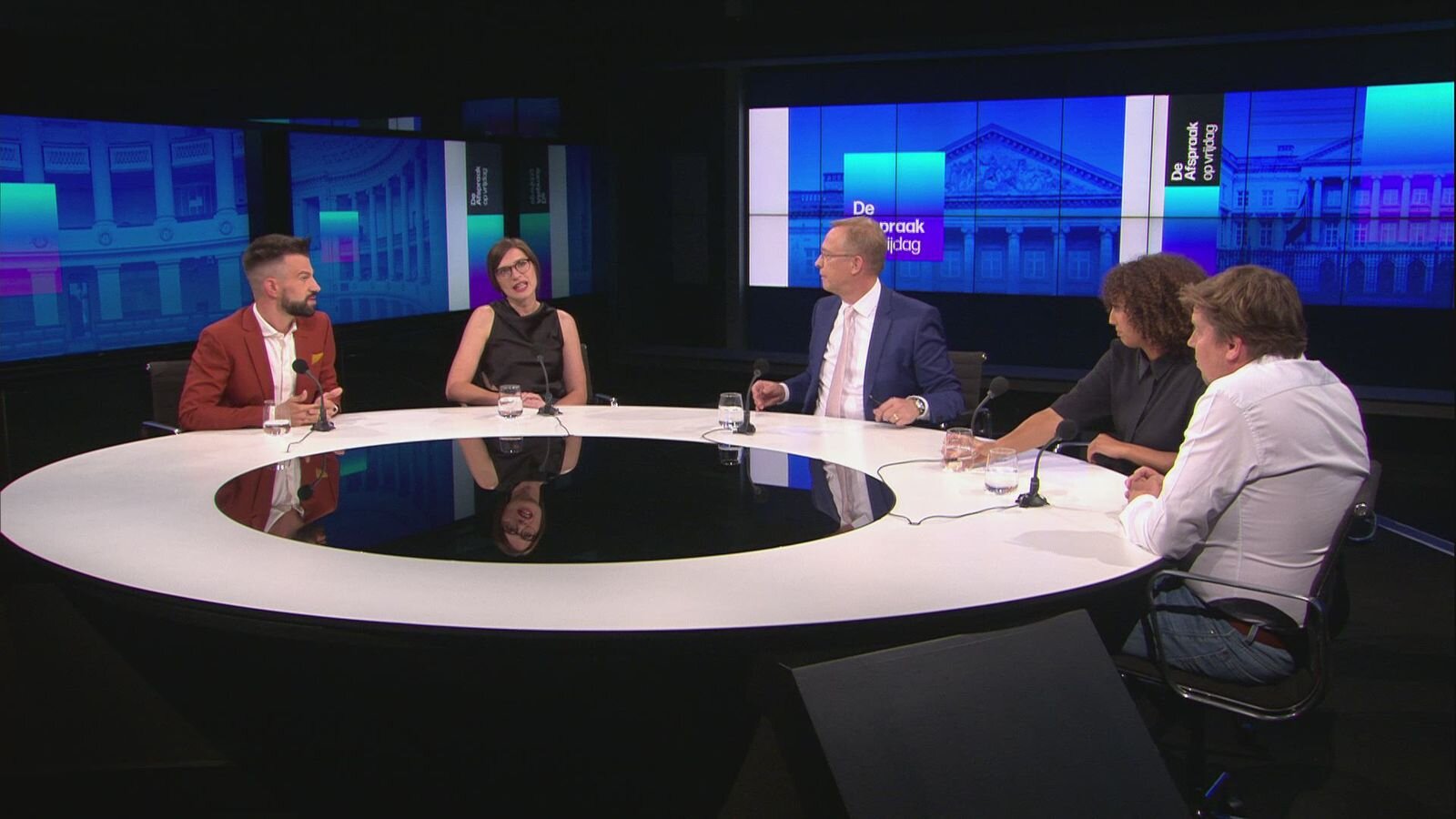 De Afspraak op vrijdag S2022 E22 – Welke oplossingen heeft de politiek voor de energiecrisis?