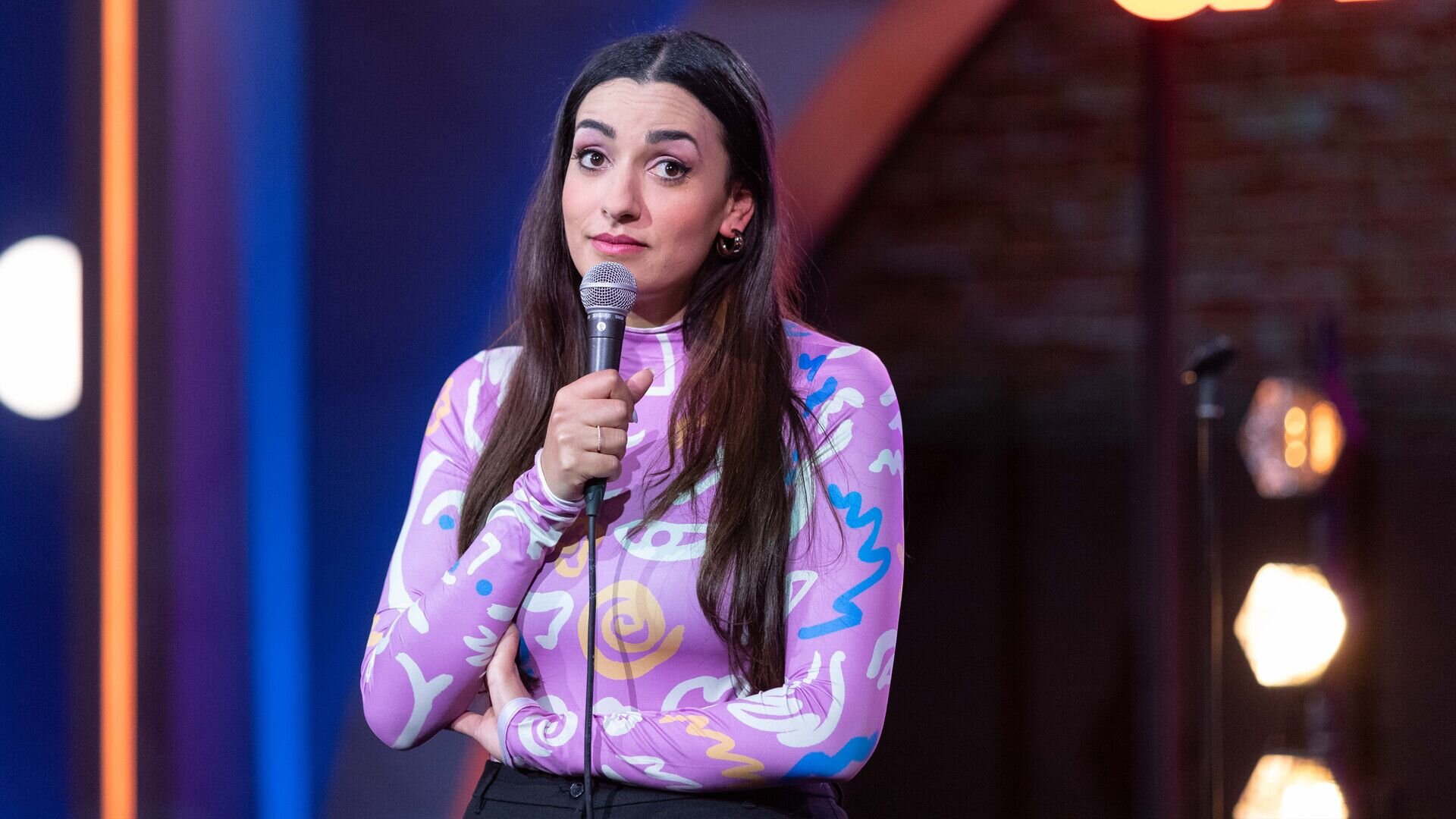 De Avondshow met Arjen Lubach S2022 Special – Avondshow Stand-ups Hans Sibbel en Serine Ayari