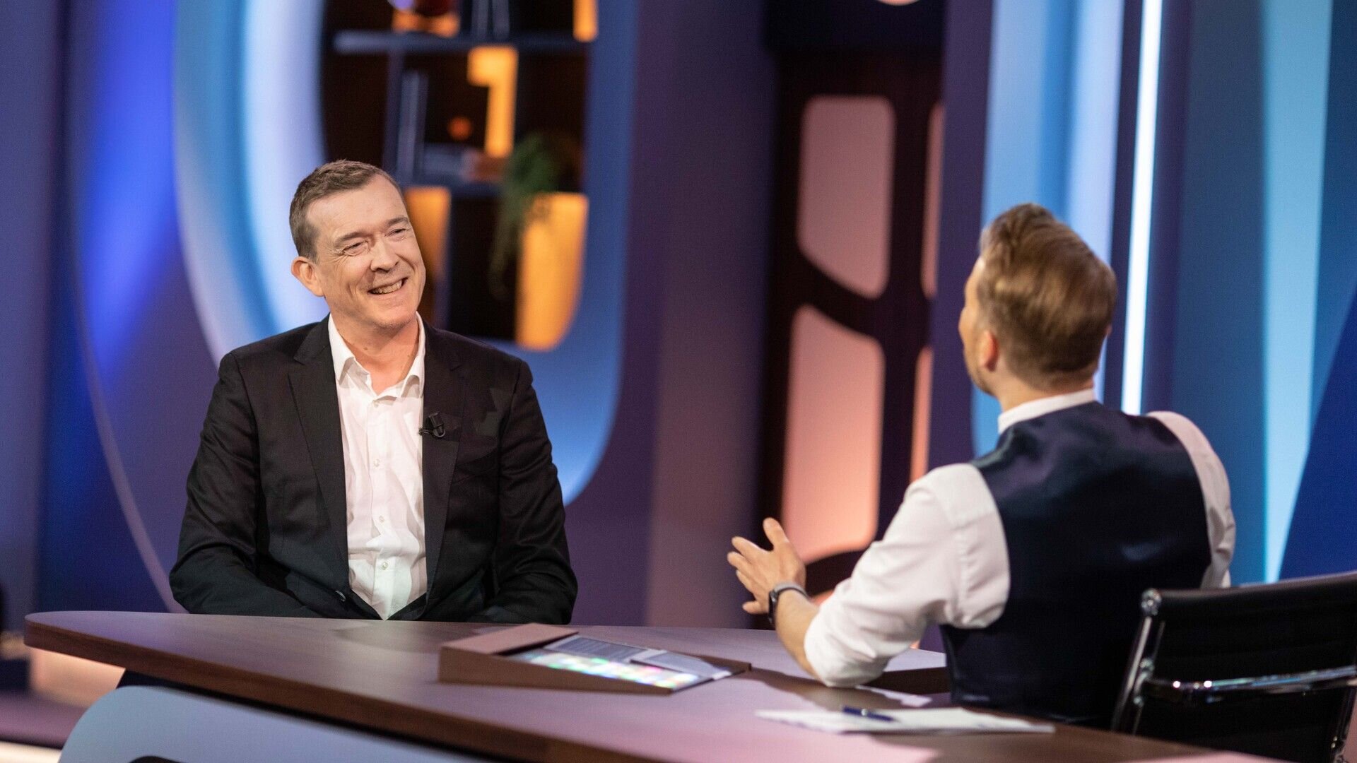 De Avondshow met Arjen Lubach S2022 E39 – Crypto | David Mitchell