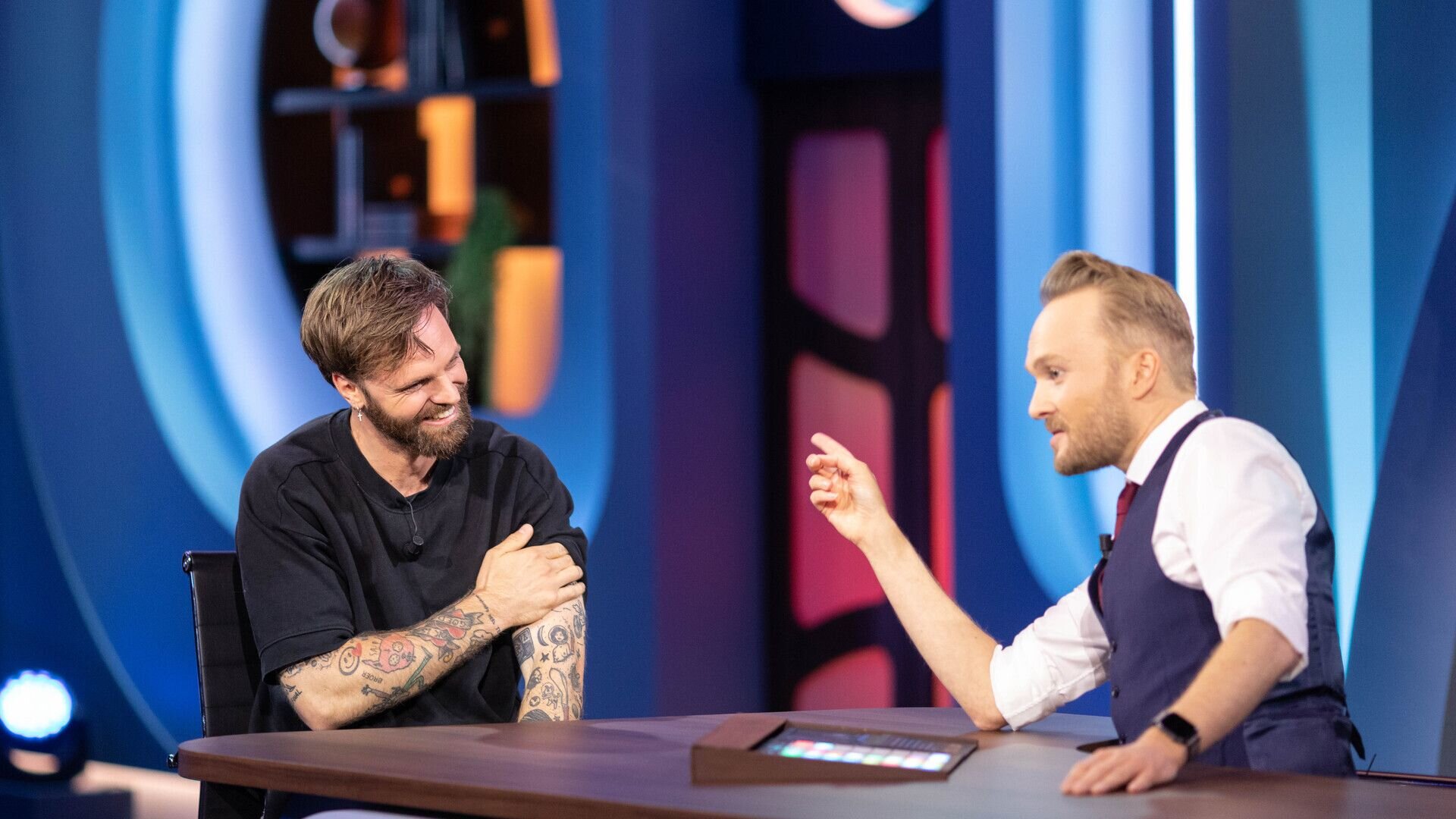 De Avondshow met Arjen Lubach S2022 E49 – Begrafenis koningin Elizabeth, Tim Hofman